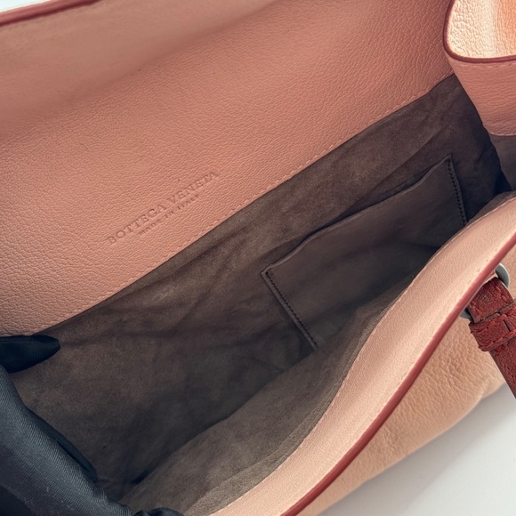 Bottega Veneta Two-Tone Leather Tote Bag with Intrecciato Details - Picture 10 of 14